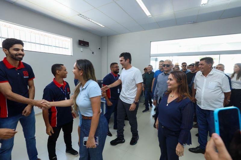 Governador entrega Banpará e Qualifica Pará <div class='credito_fotos'>Foto: Alex Ribeiro / Ag. Pará | <a href='/midias/2023/originais/16414_d8086435-d095-833a-722c-de7f8e03ceee.jpg' download><i class='fa-solid fa-download'></i> Download</a></div>