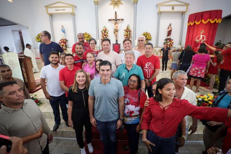 Procissão do senhor divino Espírito Santo em moju <div class='credito_fotos'>Foto: Marco Santos / Ag. Pará | <a href='/midias/2023/originais/16421_0e5c8320-05c0-75e9-3b5e-5669b033c18e.jpg' download><i class='fa-solid fa-download'></i> Download</a></div>