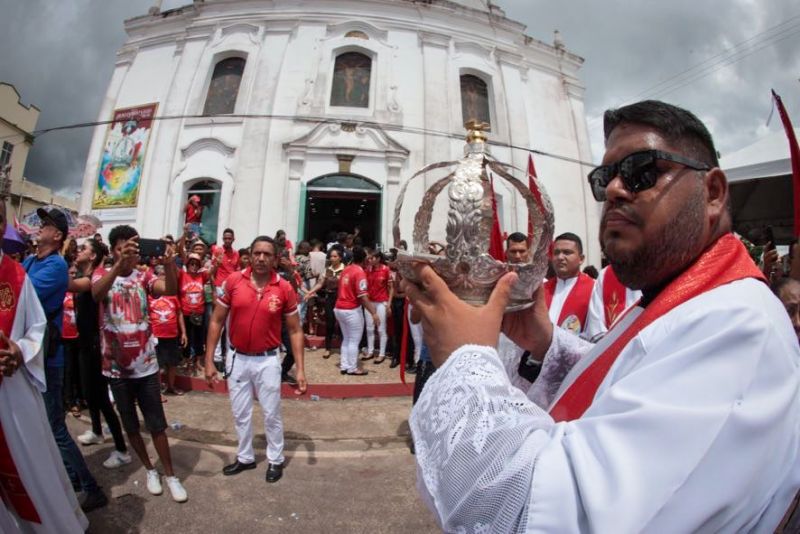 Procissão do senhor divino Espírito Santo em moju <div class='credito_fotos'>Foto: Marco Santos / Ag. Pará | <a href='/midias/2023/originais/16421_137b4845-3aa4-9ff6-8e49-993775e54cdc.jpg' download><i class='fa-solid fa-download'></i> Download</a></div>