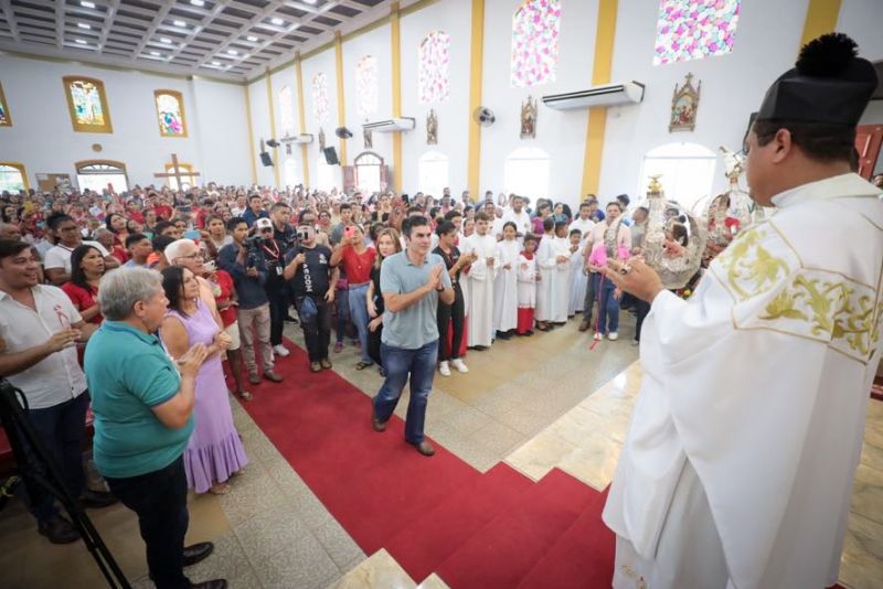 Procissão do senhor divino Espírito Santo em moju <div class='credito_fotos'>Foto: Marco Santos / Ag. Pará | <a href='/midias/2023/originais/16421_19febc1c-f059-710d-efcf-f0a990da9bb7.jpg' download><i class='fa-solid fa-download'></i> Download</a></div>