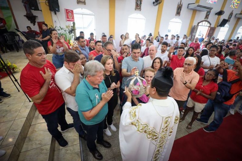 Procissão do senhor divino Espírito Santo em moju <div class='credito_fotos'>Foto: Marco Santos / Ag. Pará | <a href='/midias/2023/originais/16421_22fd3b2c-045f-033a-15d6-0665418af295.jpg' download><i class='fa-solid fa-download'></i> Download</a></div>