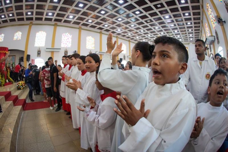 Procissão do senhor divino Espírito Santo em moju <div class='credito_fotos'>Foto: Marco Santos / Ag. Pará | <a href='/midias/2023/originais/16421_2757accd-0703-0017-c7f0-6cdf632c6948.jpg' download><i class='fa-solid fa-download'></i> Download</a></div>