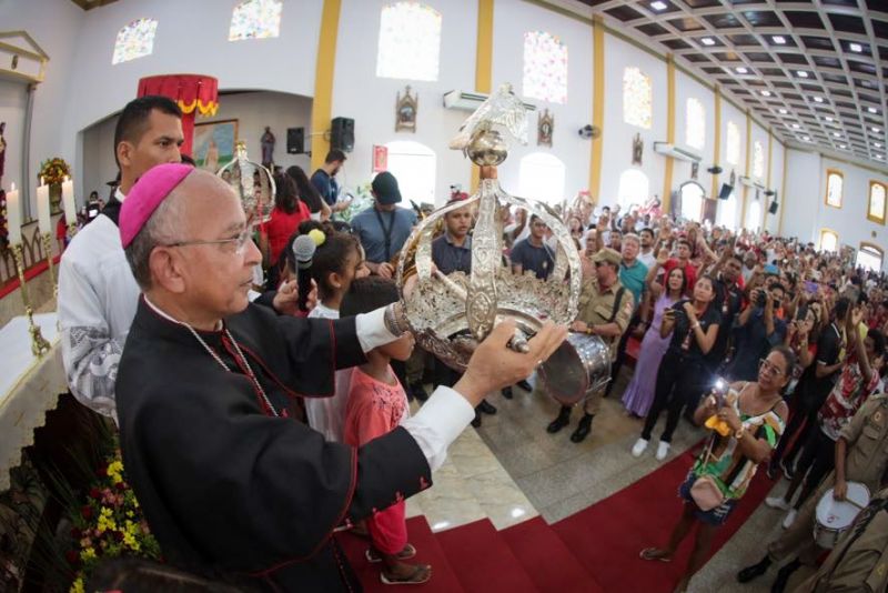 Procissão do senhor divino Espírito Santo em moju <div class='credito_fotos'>Foto: Marco Santos / Ag. Pará | <a href='/midias/2023/originais/16421_32009621-db61-4092-2ee0-9fe4f14098e5.jpg' download><i class='fa-solid fa-download'></i> Download</a></div>
