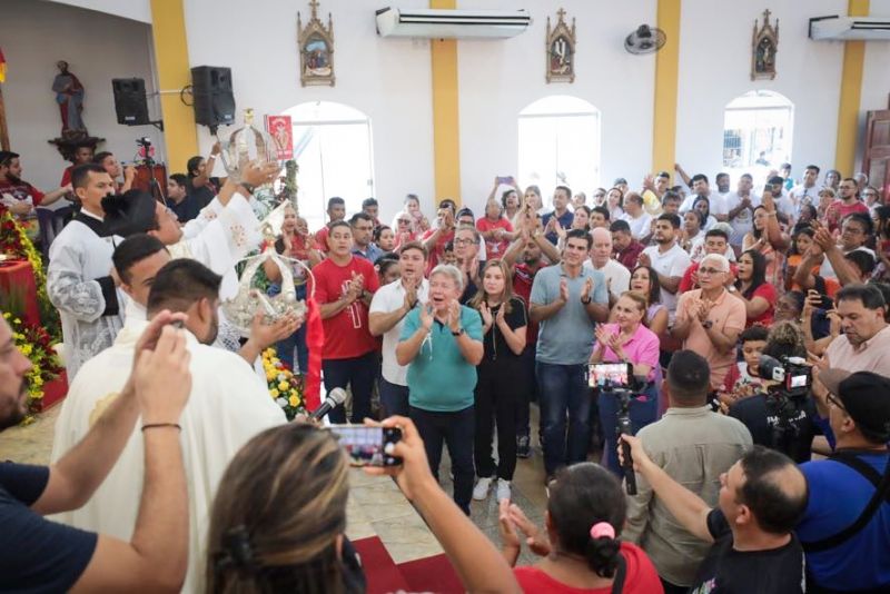 Procissão do senhor divino Espírito Santo em moju <div class='credito_fotos'>Foto: Marco Santos / Ag. Pará | <a href='/midias/2023/originais/16421_48a69dfd-8ef4-0c20-f248-2035391c616a.jpg' download><i class='fa-solid fa-download'></i> Download</a></div>