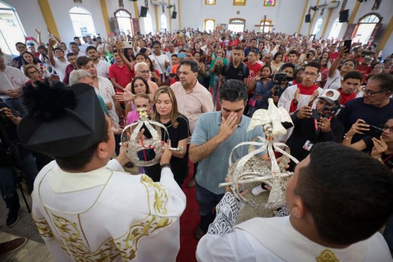 Procissão do senhor divino Espírito Santo em moju <div class='credito_fotos'>Foto: Marco Santos / Ag. Pará | <a href='/midias/2023/originais/16421_4fd25bb0-c4a0-91e9-cdb8-47df60f9d6e7.jpg' download><i class='fa-solid fa-download'></i> Download</a></div>