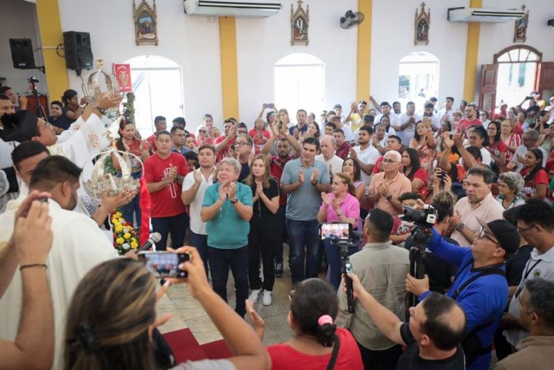 Procissão do senhor divino Espírito Santo em moju <div class='credito_fotos'>Foto: Marco Santos / Ag. Pará | <a href='/midias/2023/originais/16421_51c57cb4-e56d-0afe-e512-4429da7b0d4d.jpg' download><i class='fa-solid fa-download'></i> Download</a></div>