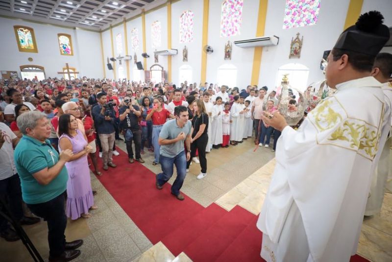 Procissão do senhor divino Espírito Santo em moju <div class='credito_fotos'>Foto: Marco Santos / Ag. Pará | <a href='/midias/2023/originais/16421_5dfd1c84-cc1d-19b2-6163-dbcdd06a14ad.jpg' download><i class='fa-solid fa-download'></i> Download</a></div>