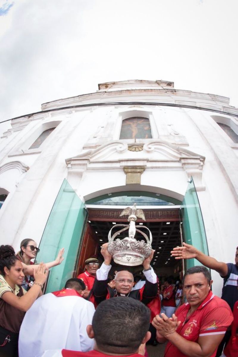 Procissão do senhor divino Espírito Santo em moju <div class='credito_fotos'>Foto: Marco Santos / Ag. Pará | <a href='/midias/2023/originais/16421_5f1f8e7c-9346-b5fc-e2e0-51e8154551ac.jpg' download><i class='fa-solid fa-download'></i> Download</a></div>