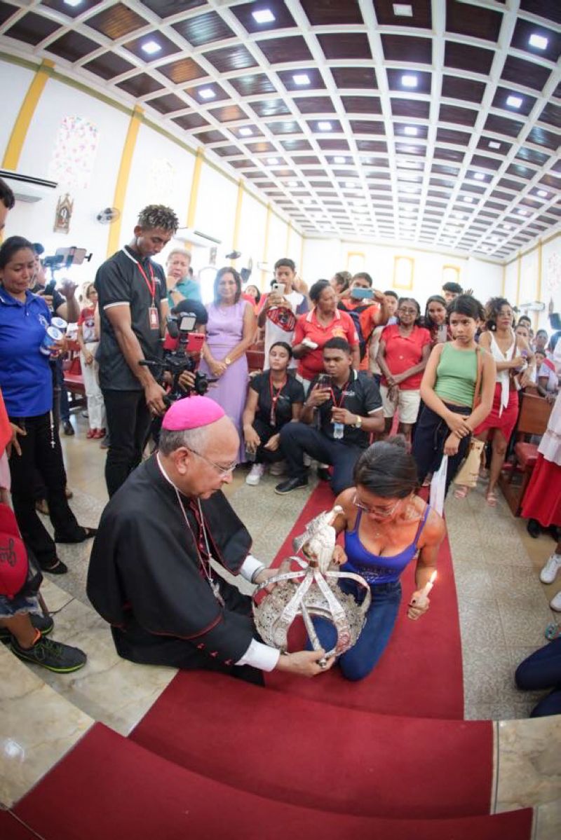 Procissão do senhor divino Espírito Santo em moju <div class='credito_fotos'>Foto: Marco Santos / Ag. Pará | <a href='/midias/2023/originais/16421_63ef12fe-561f-da30-2b1d-5fd7af8a0e7d.jpg' download><i class='fa-solid fa-download'></i> Download</a></div>