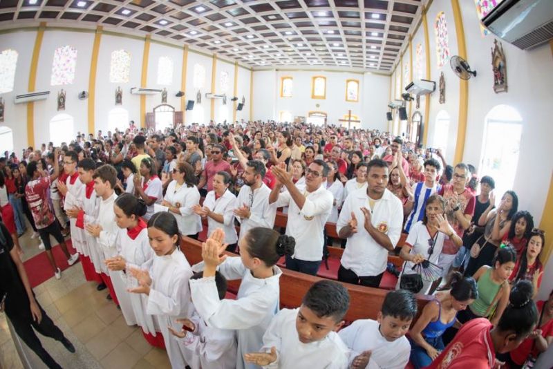 Procissão do senhor divino Espírito Santo em moju <div class='credito_fotos'>Foto: Marco Santos / Ag. Pará | <a href='/midias/2023/originais/16421_739dcab8-60a1-3076-41fd-cb045730b3f7.jpg' download><i class='fa-solid fa-download'></i> Download</a></div>