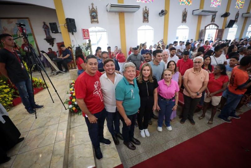 Procissão do senhor divino Espírito Santo em moju <div class='credito_fotos'>Foto: Marco Santos / Ag. Pará | <a href='/midias/2023/originais/16421_7a828cdf-21d2-d17a-f554-89bab63fbc5f.jpg' download><i class='fa-solid fa-download'></i> Download</a></div>