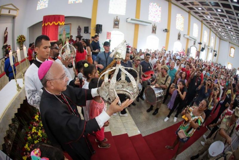 Procissão do senhor divino Espírito Santo em moju <div class='credito_fotos'>Foto: Marco Santos / Ag. Pará | <a href='/midias/2023/originais/16421_814c6f42-2e58-a226-7d45-6a63674991f8.jpg' download><i class='fa-solid fa-download'></i> Download</a></div>