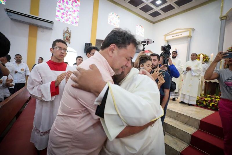 Procissão do senhor divino Espírito Santo em moju <div class='credito_fotos'>Foto: Marco Santos / Ag. Pará | <a href='/midias/2023/originais/16421_88b16186-54f2-b354-68ab-8452a6844e30.jpg' download><i class='fa-solid fa-download'></i> Download</a></div>