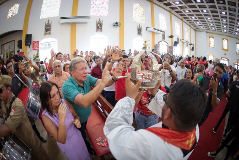 Procissão do senhor divino Espírito Santo em moju <div class='credito_fotos'>Foto: Marco Santos / Ag. Pará | <a href='/midias/2023/originais/16421_9763609b-4385-63bc-6150-ce3cf4545119.jpg' download><i class='fa-solid fa-download'></i> Download</a></div>