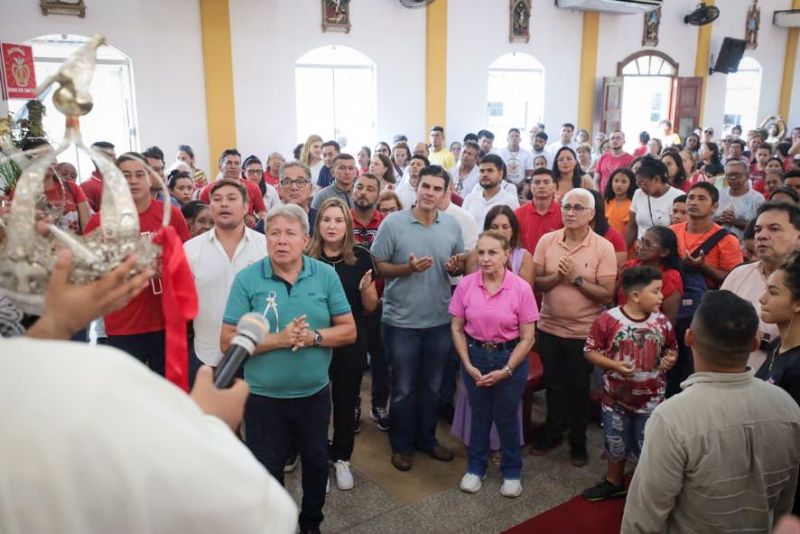 Procissão do senhor divino Espírito Santo em moju <div class='credito_fotos'>Foto: Marco Santos / Ag. Pará | <a href='/midias/2023/originais/16421_98027600-180a-ecea-5c48-3a8496b8b22e.jpg' download><i class='fa-solid fa-download'></i> Download</a></div>