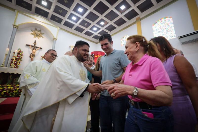 Procissão do senhor divino Espírito Santo em moju <div class='credito_fotos'>Foto: Marco Santos / Ag. Pará | <a href='/midias/2023/originais/16421_c57966f3-b251-04e3-319a-4c3c64073da9.jpg' download><i class='fa-solid fa-download'></i> Download</a></div>