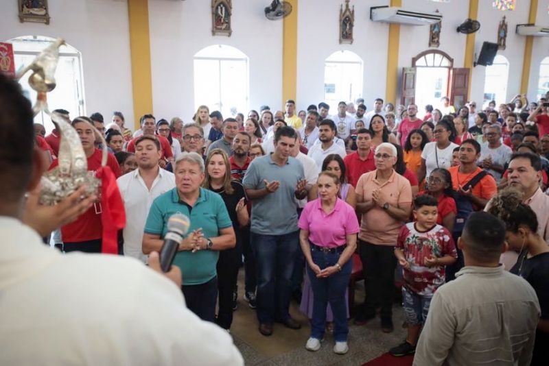 Procissão do senhor divino Espírito Santo em moju <div class='credito_fotos'>Foto: Marco Santos / Ag. Pará | <a href='/midias/2023/originais/16421_c78945b6-e9fd-8e2c-3cca-1ec404cf2760.jpg' download><i class='fa-solid fa-download'></i> Download</a></div>