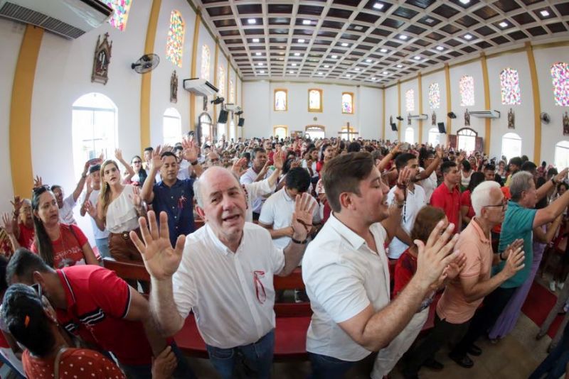 Procissão do senhor divino Espírito Santo em moju <div class='credito_fotos'>Foto: Marco Santos / Ag. Pará | <a href='/midias/2023/originais/16421_d6fcac5a-abac-6007-cf6b-868a3ffb8d36.jpg' download><i class='fa-solid fa-download'></i> Download</a></div>
