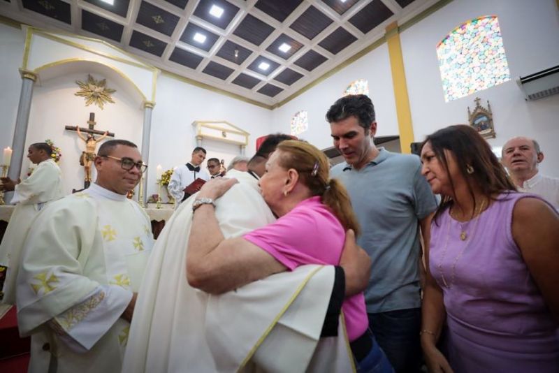 Procissão do senhor divino Espírito Santo em moju <div class='credito_fotos'>Foto: Marco Santos / Ag. Pará | <a href='/midias/2023/originais/16421_e3df4d96-8be2-fee6-ed05-6d2971481739.jpg' download><i class='fa-solid fa-download'></i> Download</a></div>