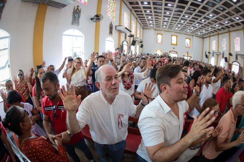 Procissão do senhor divino Espírito Santo em moju <div class='credito_fotos'>Foto: Marco Santos / Ag. Pará | <a href='/midias/2023/originais/16421_ea73c3f5-60b1-ed07-bb78-7c23b5b357b2.jpg' download><i class='fa-solid fa-download'></i> Download</a></div>