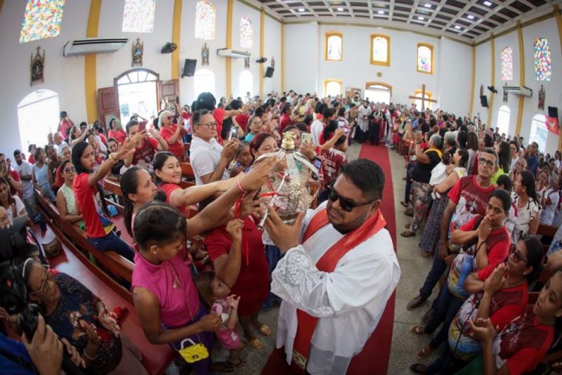 Procissão do senhor divino Espírito Santo em moju <div class='credito_fotos'>Foto: Marco Santos / Ag. Pará | <a href='/midias/2023/originais/16421_f2947d1b-e6af-9805-d676-55d5f189a6ac.jpg' download><i class='fa-solid fa-download'></i> Download</a></div>