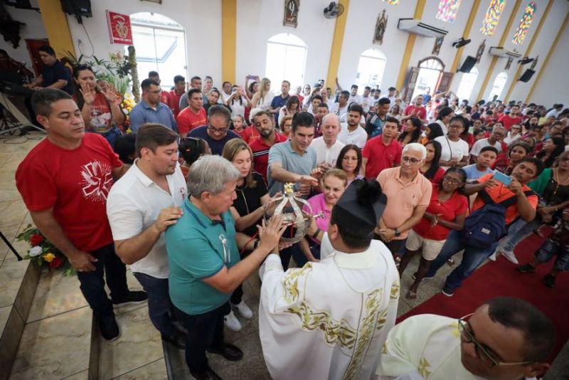 Procissão do senhor divino Espírito Santo em moju <div class='credito_fotos'>Foto: Marco Santos / Ag. Pará | <a href='/midias/2023/originais/16421_fc3d2b26-eece-ab7f-95a4-834f99c9f8f8.jpg' download><i class='fa-solid fa-download'></i> Download</a></div>
