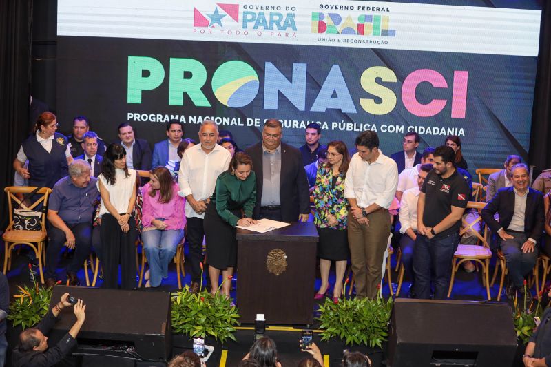 G[PGovernador Helder com Ministros Jader Filho e Flávio Dino/USINA DA PAZ NA CABANAGEM <div class='credito_fotos'>Foto: Marco Santos / Ag. Pará | <a href='/midias/2023/originais/16477_0eebfea4-b9e7-dd88-cbb7-30f37171d40f.jpg' download><i class='fa-solid fa-download'></i> Download</a></div>