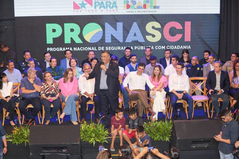 G[PGovernador Helder com Ministros Jader Filho e Flávio Dino/USINA DA PAZ NA CABANAGEM <div class='credito_fotos'>Foto: Marco Santos / Ag. Pará | <a href='/midias/2023/originais/16477_0ffc7245-820f-f23d-b3ce-195f895beaa1.jpg' download><i class='fa-solid fa-download'></i> Download</a></div>
