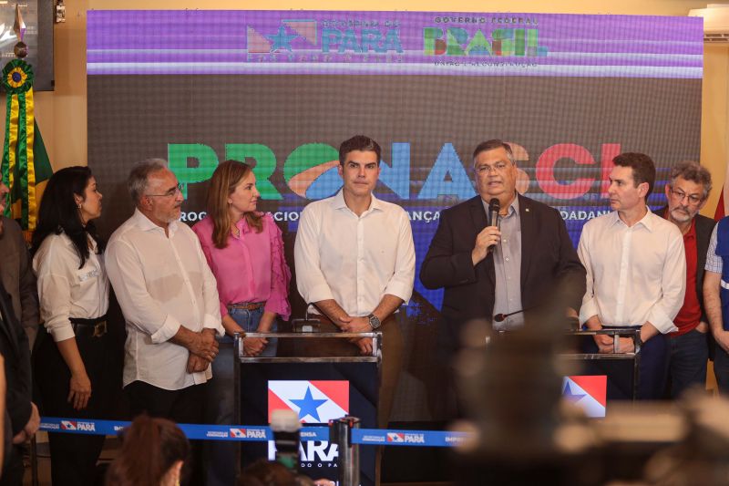 G[PGovernador Helder com Ministros Jader Filho e Flávio Dino/USINA DA PAZ NA CABANAGEM <div class='credito_fotos'>Foto: Marco Santos / Ag. Pará | <a href='/midias/2023/originais/16477_1966d46e-de71-13a3-fcb2-475204a61604.jpg' download><i class='fa-solid fa-download'></i> Download</a></div>