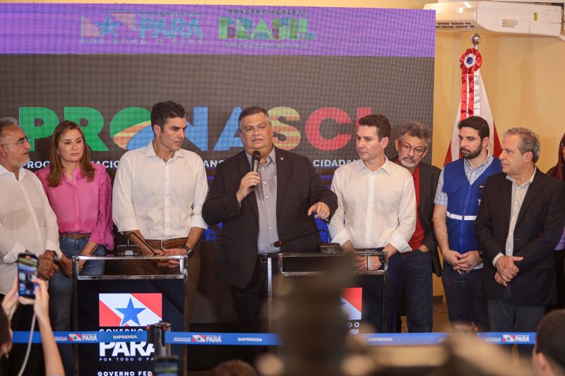 G[PGovernador Helder com Ministros Jader Filho e Flávio Dino/USINA DA PAZ NA CABANAGEM <div class='credito_fotos'>Foto: Marco Santos / Ag. Pará | <a href='/midias/2023/originais/16477_2971515b-66c5-3c93-fff9-5e4556acdb7b.jpg' download><i class='fa-solid fa-download'></i> Download</a></div>