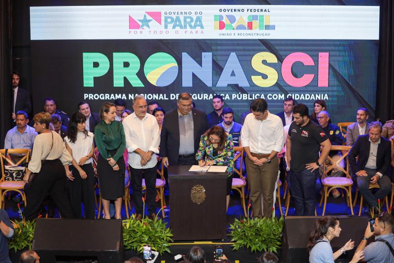 G[PGovernador Helder com Ministros Jader Filho e Flávio Dino/USINA DA PAZ NA CABANAGEM <div class='credito_fotos'>Foto: Marco Santos / Ag. Pará | <a href='/midias/2023/originais/16477_2b0c59a0-87d4-92c1-036c-497d9264f6f9.jpg' download><i class='fa-solid fa-download'></i> Download</a></div>