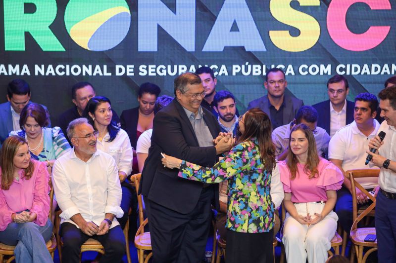G[PGovernador Helder com Ministros Jader Filho e Flávio Dino/USINA DA PAZ NA CABANAGEM <div class='credito_fotos'>Foto: Marco Santos / Ag. Pará | <a href='/midias/2023/originais/16477_3220b2cc-d67c-4a38-7a48-d507451372b2.jpg' download><i class='fa-solid fa-download'></i> Download</a></div>