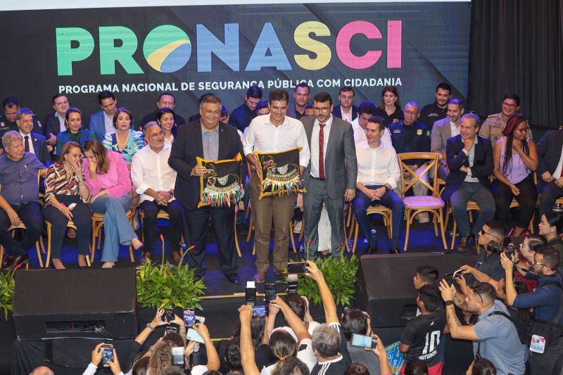 G[PGovernador Helder com Ministros Jader Filho e Flávio Dino/USINA DA PAZ NA CABANAGEM <div class='credito_fotos'>Foto: Marco Santos / Ag. Pará | <a href='/midias/2023/originais/16477_36484c6b-da6f-e2b5-9895-02f4d9ea191f.jpg' download><i class='fa-solid fa-download'></i> Download</a></div>