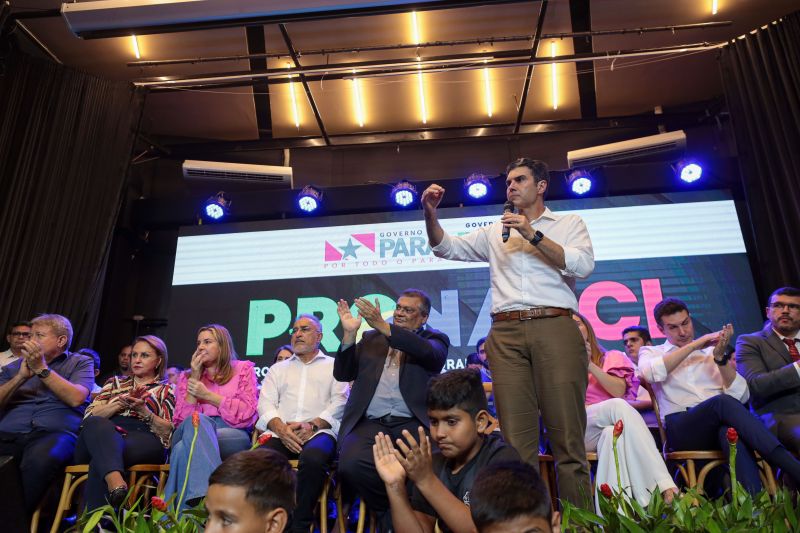 G[PGovernador Helder com Ministros Jader Filho e Flávio Dino/USINA DA PAZ NA CABANAGEM <div class='credito_fotos'>Foto: Marco Santos / Ag. Pará | <a href='/midias/2023/originais/16477_4ab8e019-32db-0fbb-b236-19e7e4f29ea7.jpg' download><i class='fa-solid fa-download'></i> Download</a></div>