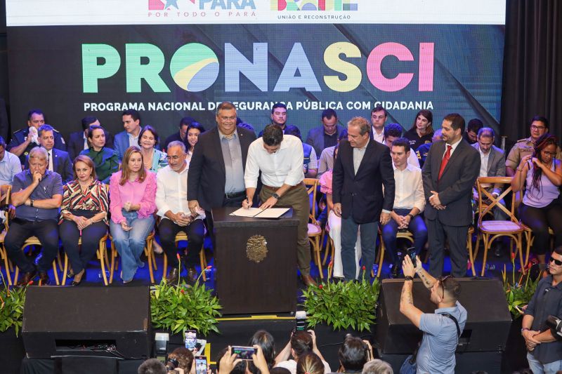 G[PGovernador Helder com Ministros Jader Filho e Flávio Dino/USINA DA PAZ NA CABANAGEM <div class='credito_fotos'>Foto: Marco Santos / Ag. Pará | <a href='/midias/2023/originais/16477_7d6390f4-8716-a1ac-57c2-523332cb745a.jpg' download><i class='fa-solid fa-download'></i> Download</a></div>