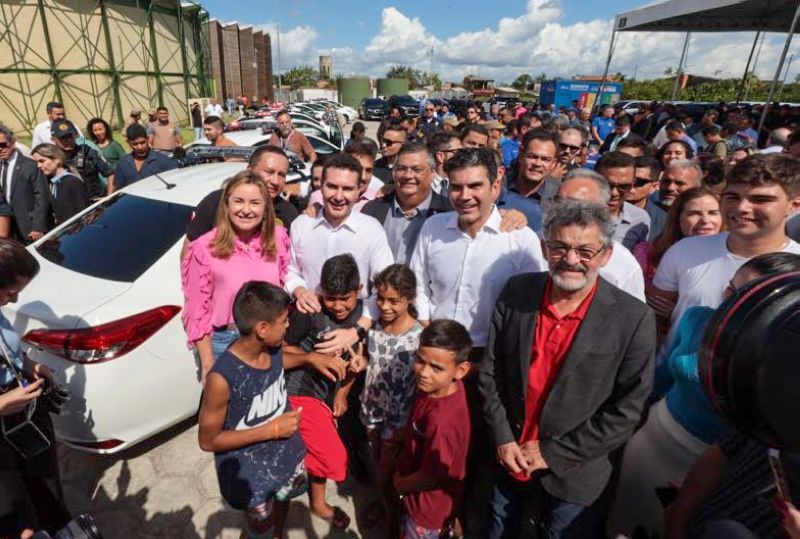 G[PGovernador Helder com Ministros Jader Filho e Flávio Dino/USINA DA PAZ NA CABANAGEM <div class='credito_fotos'>Foto: Marco Santos / Ag. Pará | <a href='/midias/2023/originais/16477_91fac4ee-d2d2-e1e3-1805-b7f5af630492.jpg' download><i class='fa-solid fa-download'></i> Download</a></div>