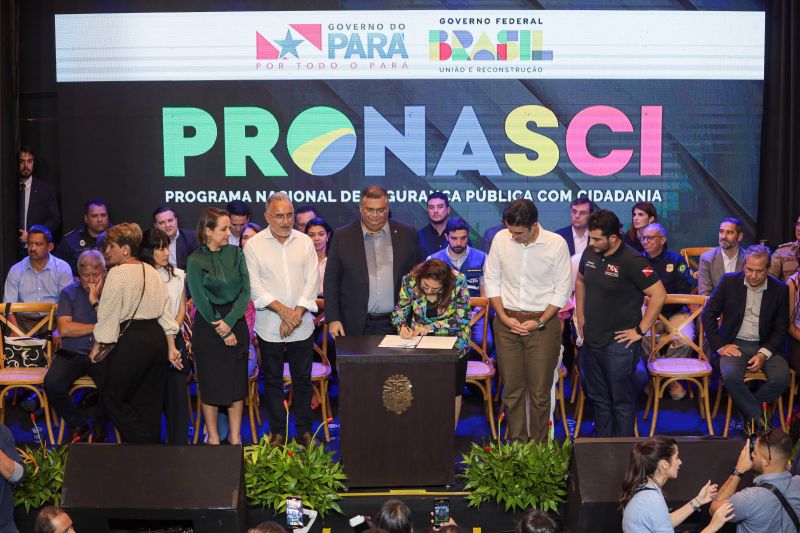 G[PGovernador Helder com Ministros Jader Filho e Flávio Dino/USINA DA PAZ NA CABANAGEM <div class='credito_fotos'>Foto: Marco Santos / Ag. Pará | <a href='/midias/2023/originais/16477_a12e82ff-7bcf-7f55-379f-ac359d6eeb09.jpg' download><i class='fa-solid fa-download'></i> Download</a></div>