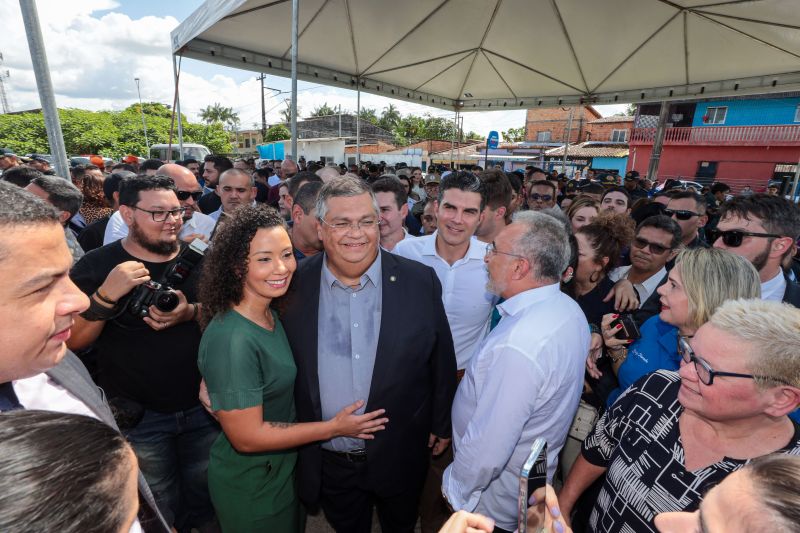 G[PGovernador Helder com Ministros Jader Filho e Flávio Dino/USINA DA PAZ NA CABANAGEM <div class='credito_fotos'>Foto: Marco Santos / Ag. Pará | <a href='/midias/2023/originais/16477_a8d162c4-53a6-77c2-58ef-1692856aeaf1.jpg' download><i class='fa-solid fa-download'></i> Download</a></div>
