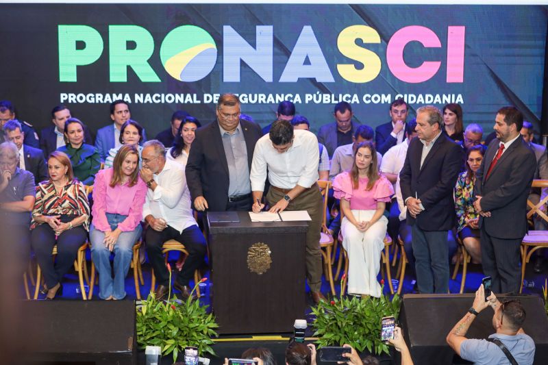 G[PGovernador Helder com Ministros Jader Filho e Flávio Dino/USINA DA PAZ NA CABANAGEM <div class='credito_fotos'>Foto: Marco Santos / Ag. Pará | <a href='/midias/2023/originais/16477_ac358031-6710-4089-46b6-04fd62d2f088.jpg' download><i class='fa-solid fa-download'></i> Download</a></div>