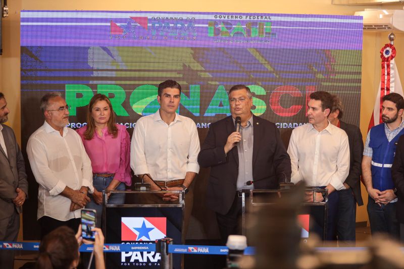 G[PGovernador Helder com Ministros Jader Filho e Flávio Dino/USINA DA PAZ NA CABANAGEM <div class='credito_fotos'>Foto: Marco Santos / Ag. Pará | <a href='/midias/2023/originais/16477_aed42e61-014d-2a69-b9dd-1addd741a5ae.jpg' download><i class='fa-solid fa-download'></i> Download</a></div>