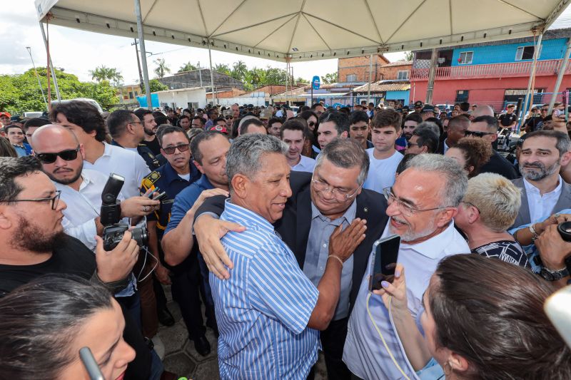 G[PGovernador Helder com Ministros Jader Filho e Flávio Dino/USINA DA PAZ NA CABANAGEM <div class='credito_fotos'>Foto: Marco Santos / Ag. Pará | <a href='/midias/2023/originais/16477_c66d439d-7271-df46-d6f5-4deb1bd1a4ac.jpg' download><i class='fa-solid fa-download'></i> Download</a></div>