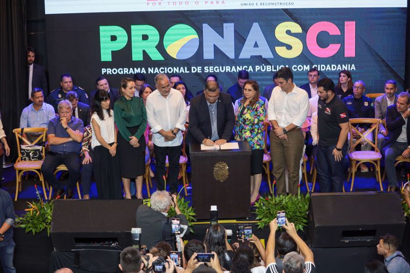 G[PGovernador Helder com Ministros Jader Filho e Flávio Dino/USINA DA PAZ NA CABANAGEM <div class='credito_fotos'>Foto: Marco Santos / Ag. Pará | <a href='/midias/2023/originais/16477_d2aa25f1-2ce4-47cf-7ae9-dff7b4be7758.jpg' download><i class='fa-solid fa-download'></i> Download</a></div>