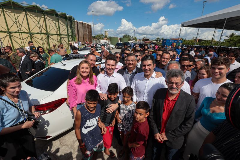 G[PGovernador Helder com Ministros Jader Filho e Flávio Dino/USINA DA PAZ NA CABANAGEM <div class='credito_fotos'>Foto: Marco Santos / Ag. Pará | <a href='/midias/2023/originais/16477_e08919fc-3edc-5ada-4eb6-fa9ad81f2858.jpg' download><i class='fa-solid fa-download'></i> Download</a></div>