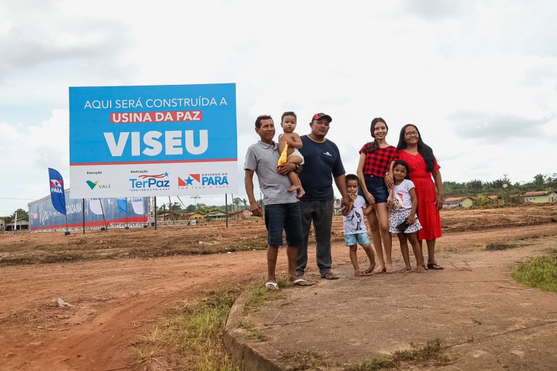 Fami´lia da dona Iraci Nunes que mora pro´ximo a`s instalac¸o~es da Usina da Paz <div class='credito_fotos'>Foto: Augusto Miranda / Ag. Pará | <a href='/midias/2023/originais/16635_4e9f3e6c-716e-6f6d-6063-3b60f3430bfc.jpg' download><i class='fa-solid fa-download'></i> Download</a></div>