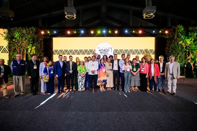 Autoridades presentes à abertura solebe do evento