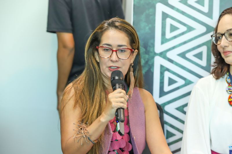 Planos de Sociobioeconomia na Amazônia Legal
 Lançamento Edital de Chamamento Público para a Câmara da Juventude do FPMAC FT Alex Ribeiro / Ag Pará

Juliane Moutinho <div class='credito_fotos'>Foto: Alex Ribeiro / Ag. Pará   |   <a href='/midias/2023/originais/16834_1cad657d-f720-213d-2480-0d8412432425.jpg' download><i class='fa-solid fa-download'></i> Download</a></div>