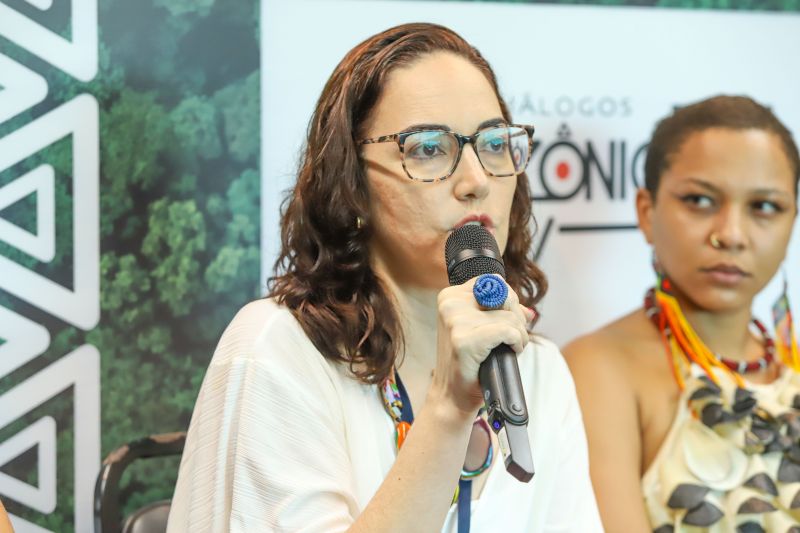 Planos de Sociobioeconomia na Amazônia Legal
 Lançamento Edital de Chamamento Público para a Câmara da Juventude do FPMAC FT Alex Ribeiro / Ag Pará

Camilla Miranda <div class='credito_fotos'>Foto: Alex Ribeiro / Ag. Pará   |   <a href='/midias/2023/originais/16834_24cd3d15-d13b-1eae-b978-a9a6c618e6b5.jpg' download><i class='fa-solid fa-download'></i> Download</a></div>