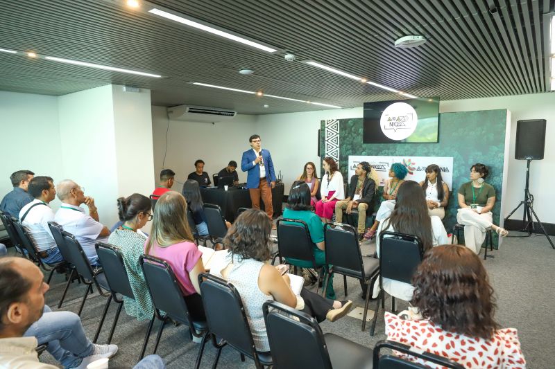 Planos de Sociobioeconomia na Amazônia Legal
 Lançamento Edital de Chamamento Público para a Câmara da Juventude do FPMAC FT Alex Ribeiro / Ag Pará <div class='credito_fotos'>Foto: Alex Ribeiro / Ag. Pará   |   <a href='/midias/2023/originais/16834_3be5873f-ca51-2d50-37d2-2536c52fde63.jpg' download><i class='fa-solid fa-download'></i> Download</a></div>