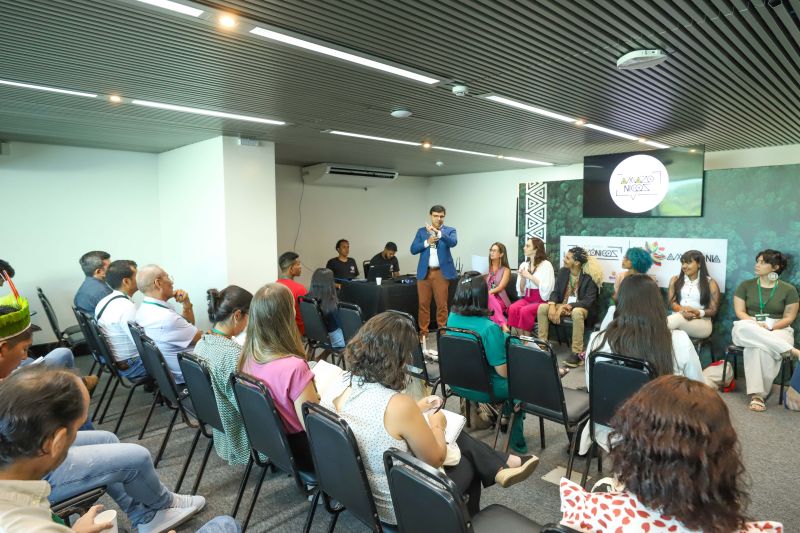 Planos de Sociobioeconomia na Amazônia Legal
 Lançamento Edital de Chamamento Público para a Câmara da Juventude do FPMAC FT Alex Ribeiro / Ag Pará <div class='credito_fotos'>Foto: Alex Ribeiro / Ag. Pará   |   <a href='/midias/2023/originais/16834_7e6ef59c-f233-9321-ea69-23f1b81560f4.jpg' download><i class='fa-solid fa-download'></i> Download</a></div>