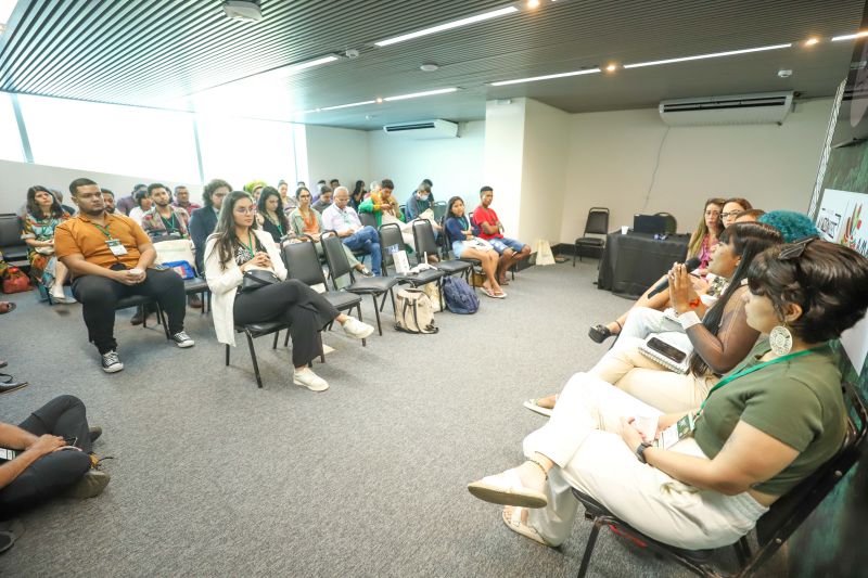 Planos de Sociobioeconomia na Amazônia Legal
 Lançamento Edital de Chamamento Público para a Câmara da Juventude do FPMAC FT Alex Ribeiro / Ag Pará <div class='credito_fotos'>Foto: Alex Ribeiro / Ag. Pará   |   <a href='/midias/2023/originais/16834_a099093c-3ad1-7744-fd9d-b9713e829b7b.jpg' download><i class='fa-solid fa-download'></i> Download</a></div>